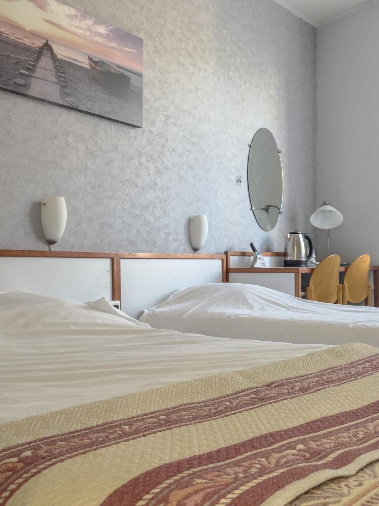 Logis Hotel Les Chardons Bleus Restaurant Le Bistrot De La Mer Roscoff Ngoại thất bức ảnh