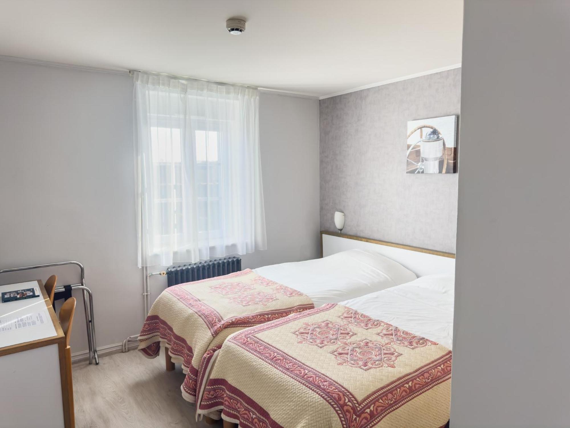 Logis Hotel Les Chardons Bleus Restaurant Le Bistrot De La Mer Roscoff Ngoại thất bức ảnh
