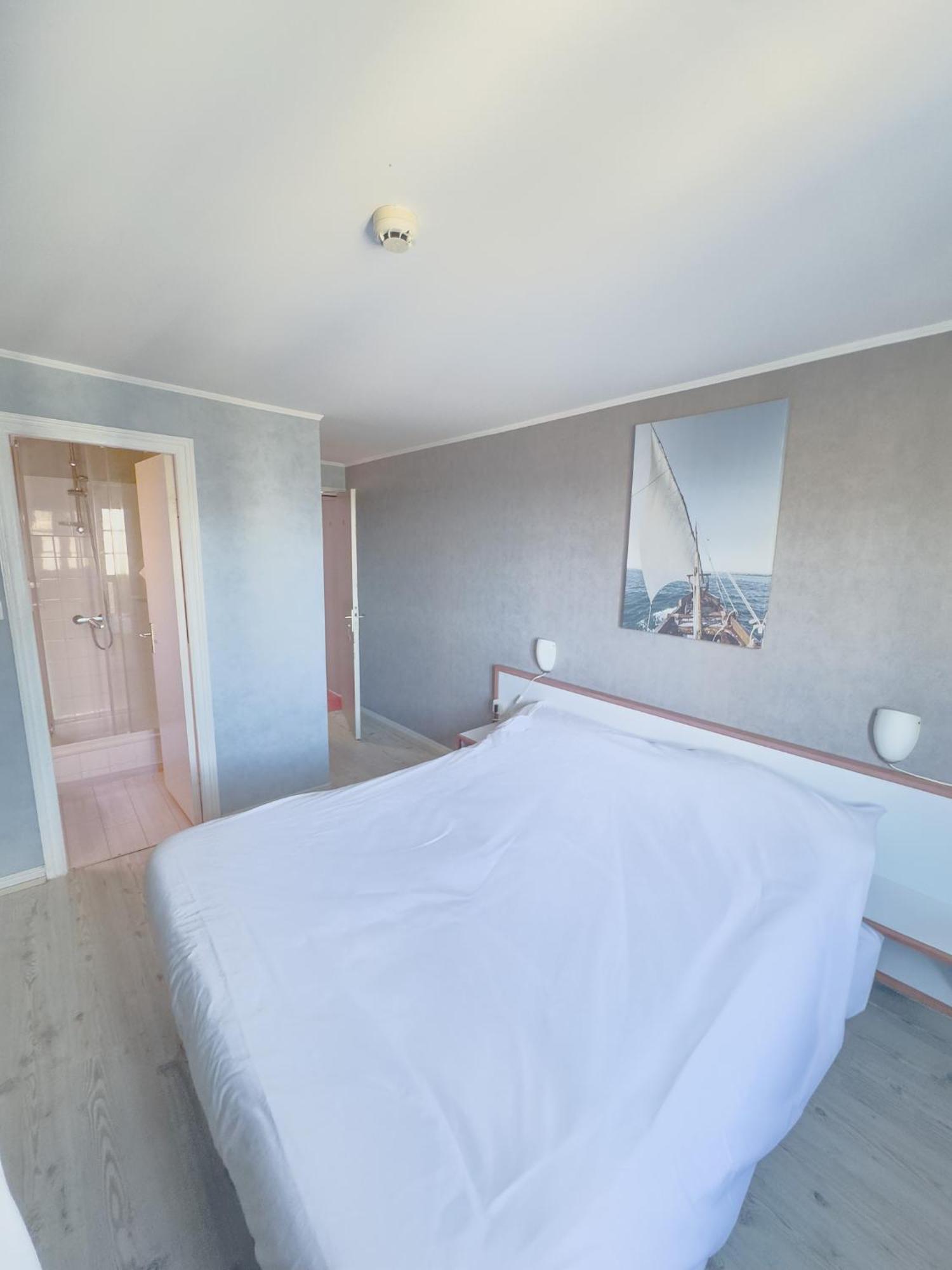 Logis Hotel Les Chardons Bleus Restaurant Le Bistrot De La Mer Roscoff Ngoại thất bức ảnh