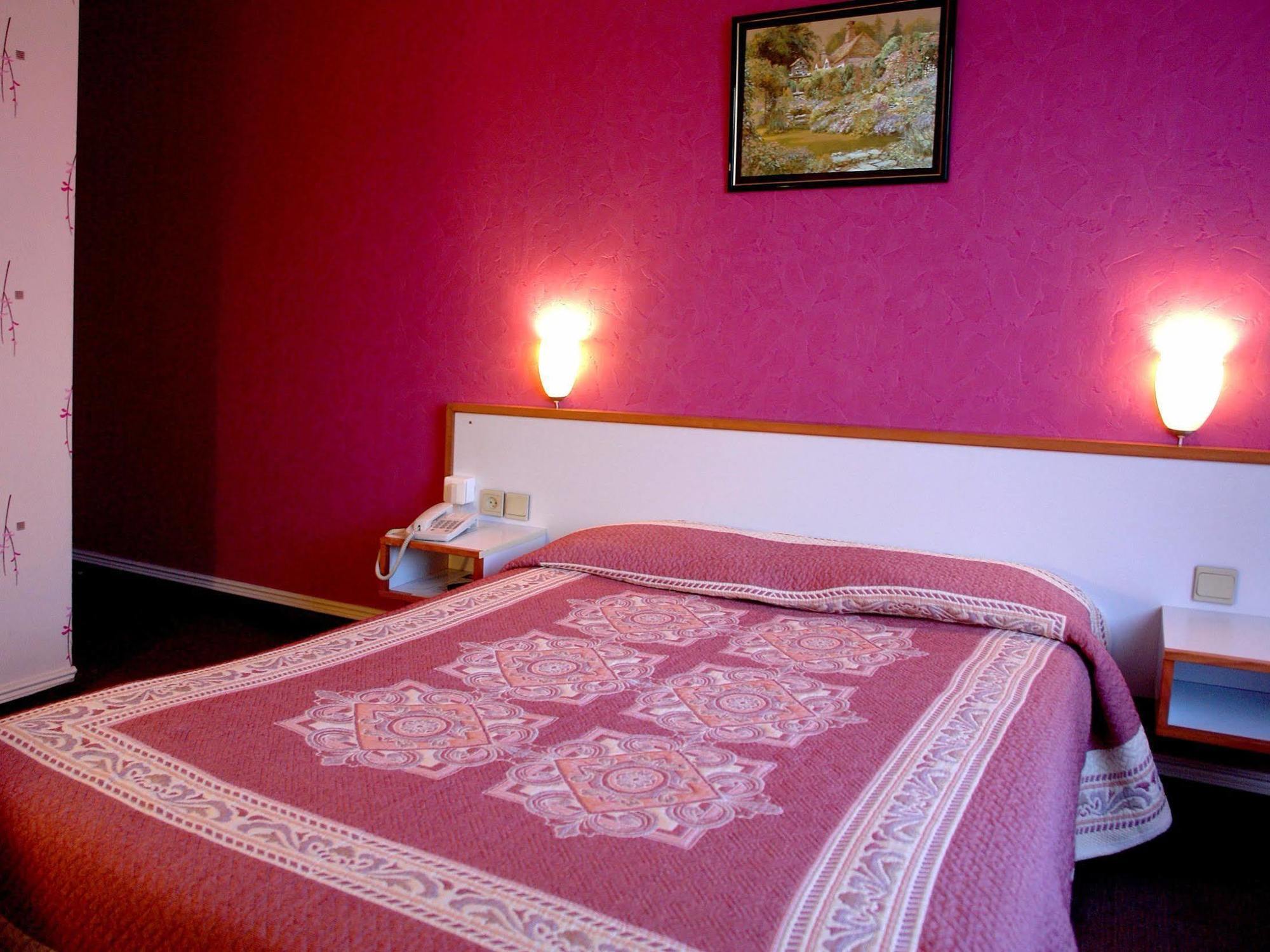 Logis Hotel Les Chardons Bleus Restaurant Le Bistrot De La Mer Roscoff Ngoại thất bức ảnh