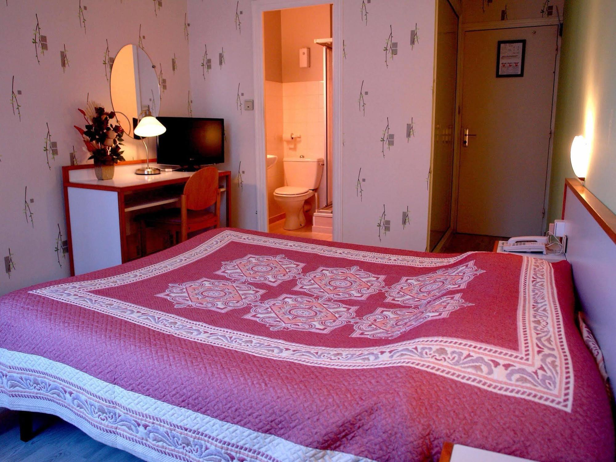 Logis Hotel Les Chardons Bleus Restaurant Le Bistrot De La Mer Roscoff Ngoại thất bức ảnh