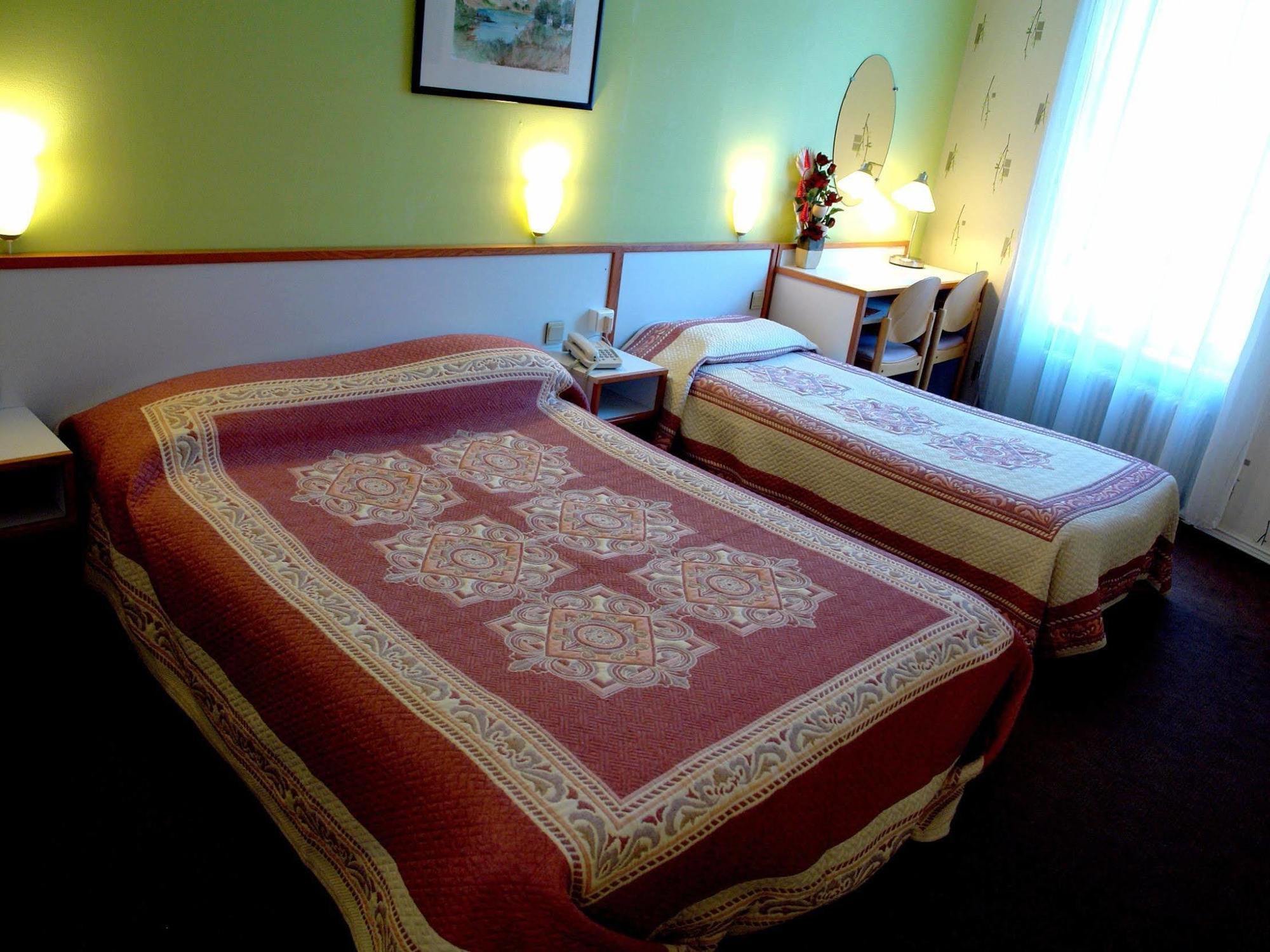 Logis Hotel Les Chardons Bleus Restaurant Le Bistrot De La Mer Roscoff Ngoại thất bức ảnh